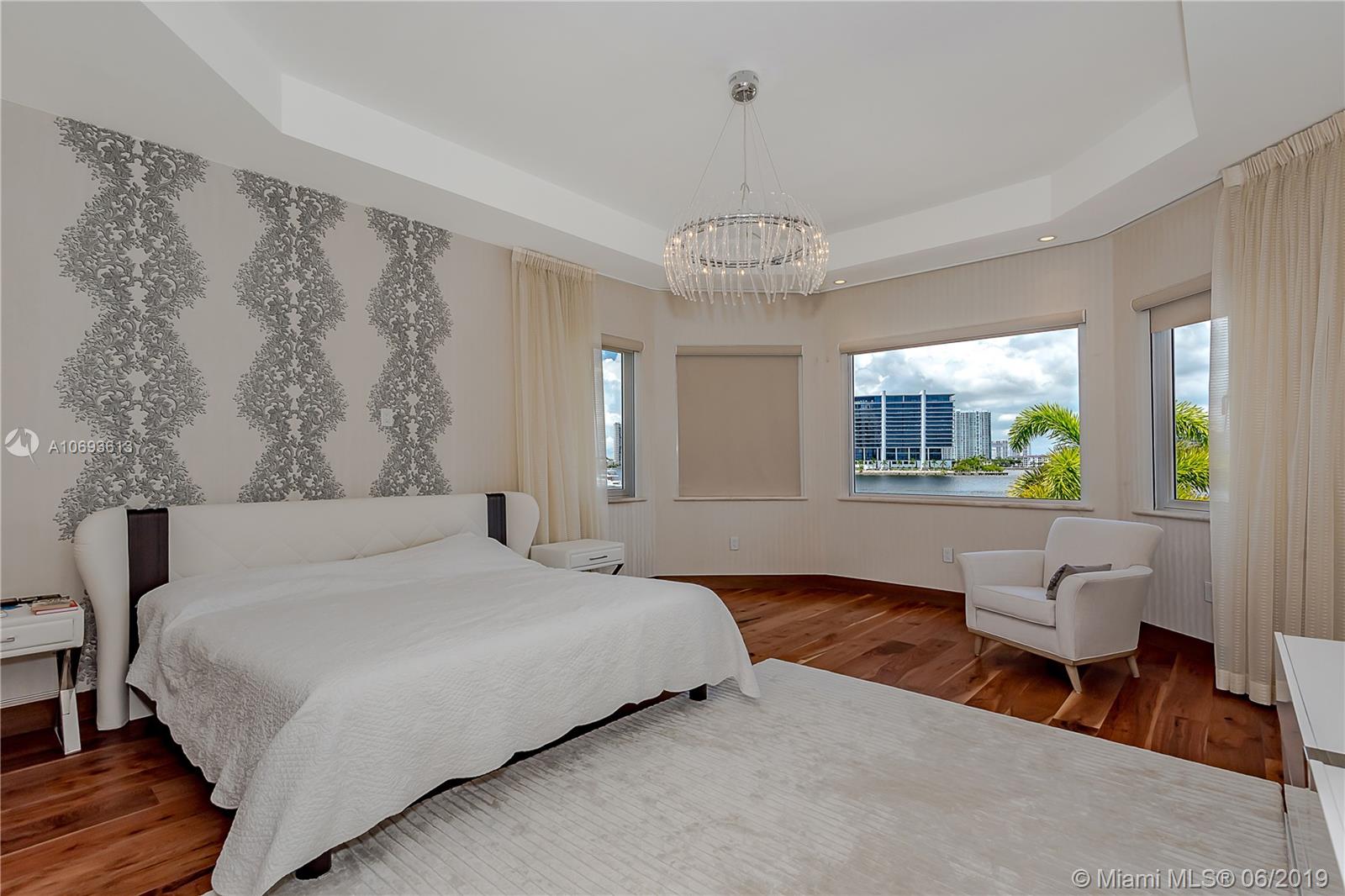 GOLDEN SHORES - Residential