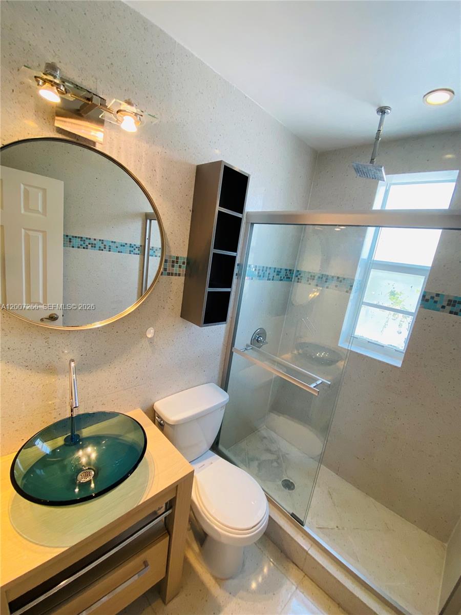 BAY DRIVE CONDO - Residential