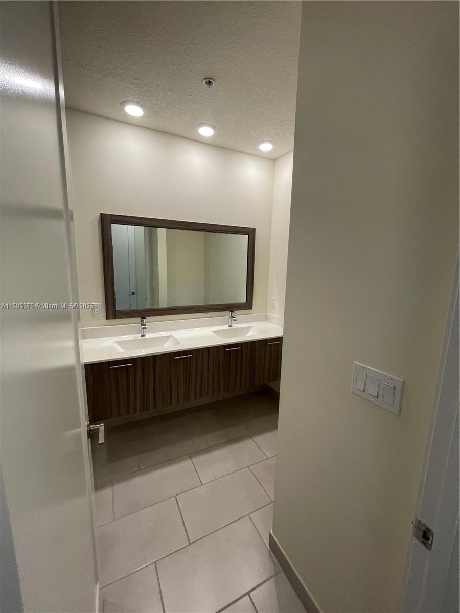 LANDMARK AT DORAL CONDO N - Residential