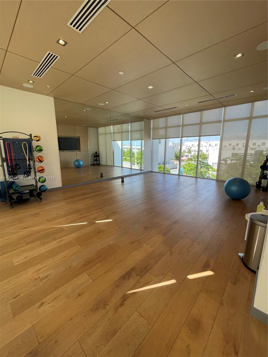 LANDMARK AT DORAL CONDO N - Residential