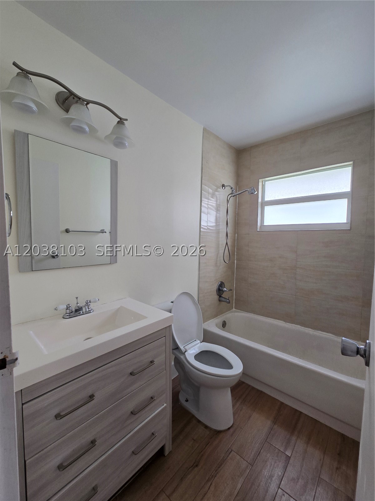 KINGS POINT SAXONY CONDOS - Residential