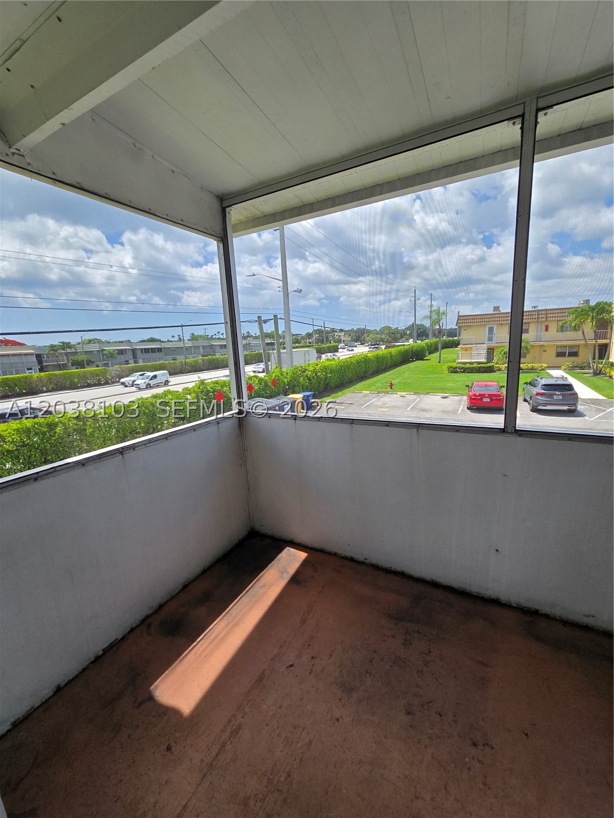 KINGS POINT SAXONY CONDOS - Residential