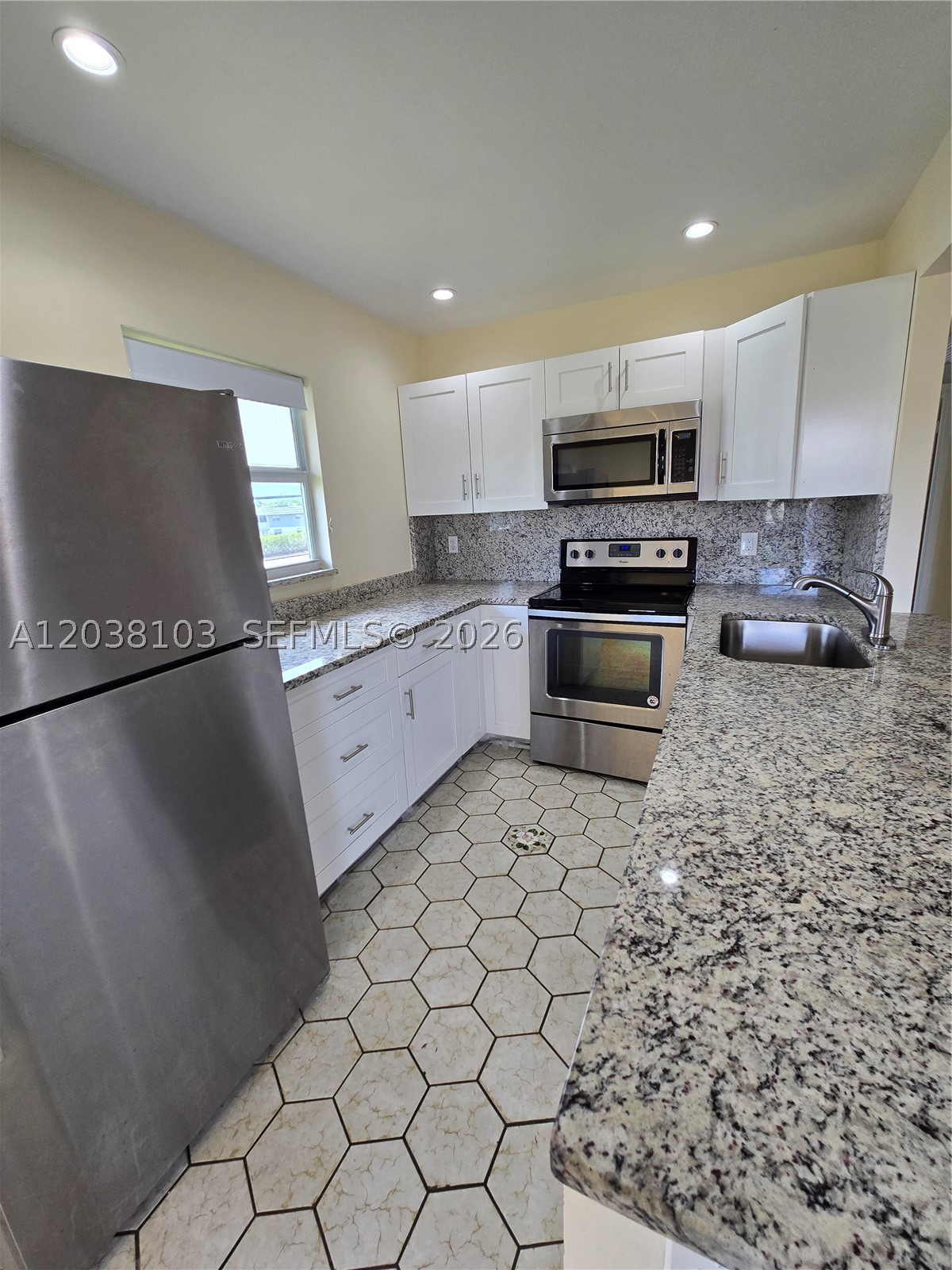 KINGS POINT SAXONY CONDOS - Residential