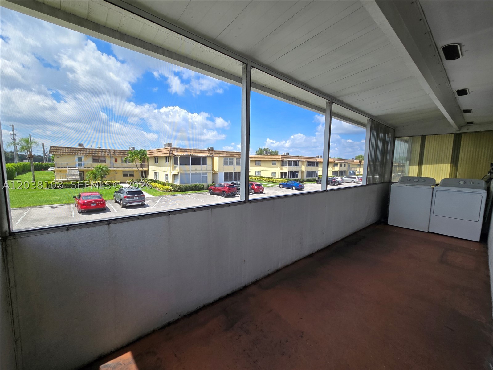 KINGS POINT SAXONY CONDOS - Residential