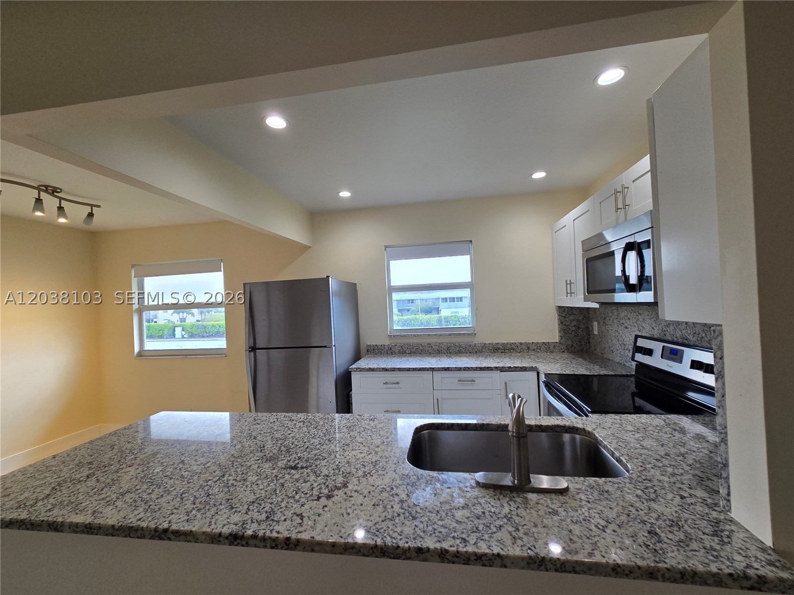 KINGS POINT SAXONY CONDOS - Residential