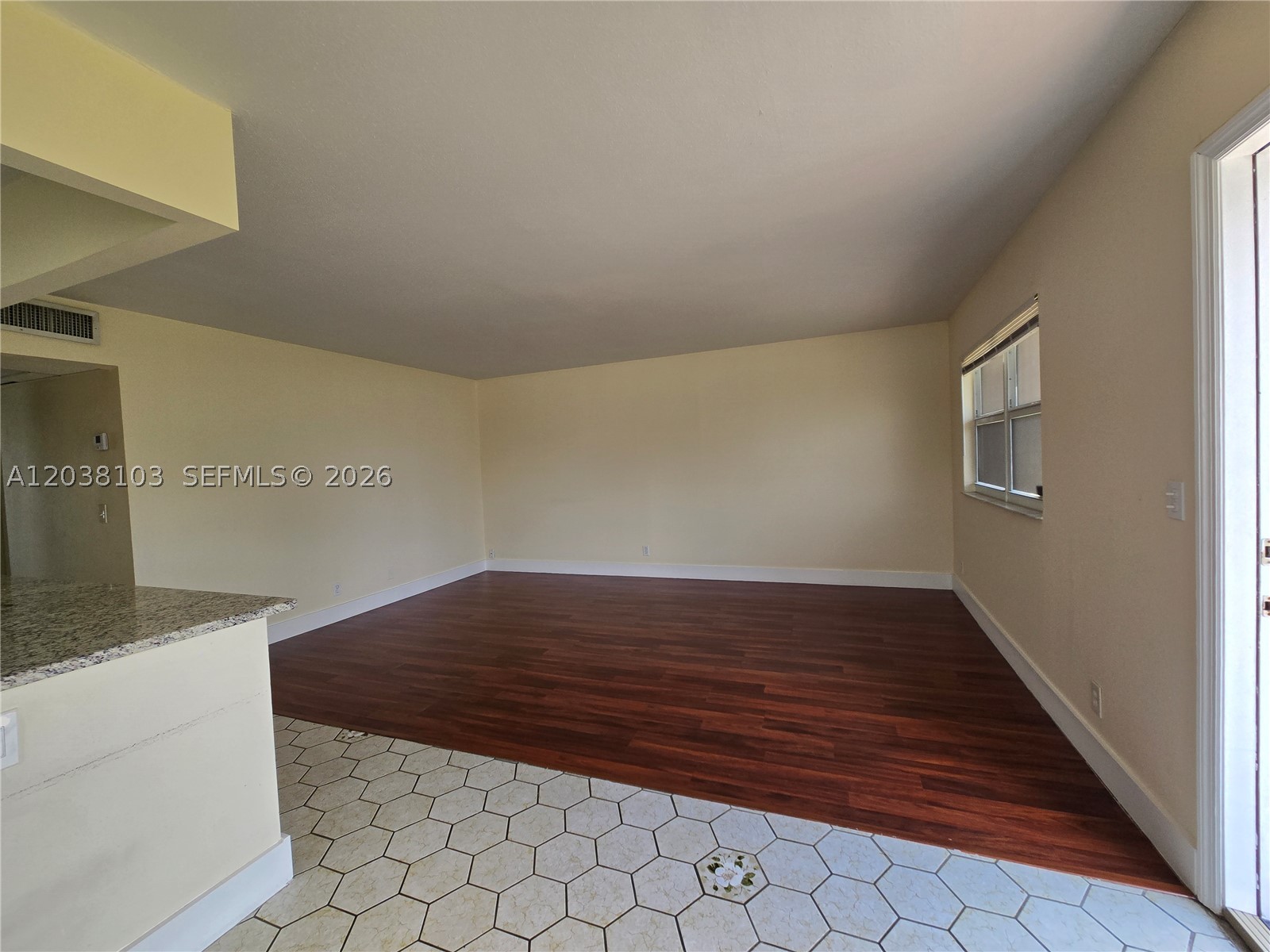 KINGS POINT SAXONY CONDOS - Residential
