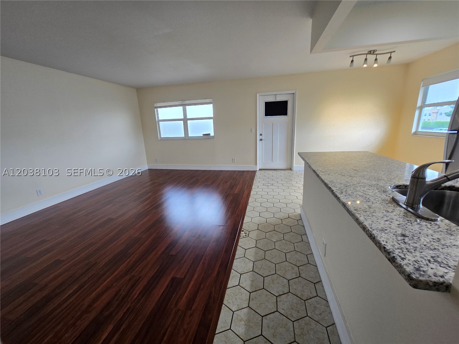 KINGS POINT SAXONY CONDOS - Residential