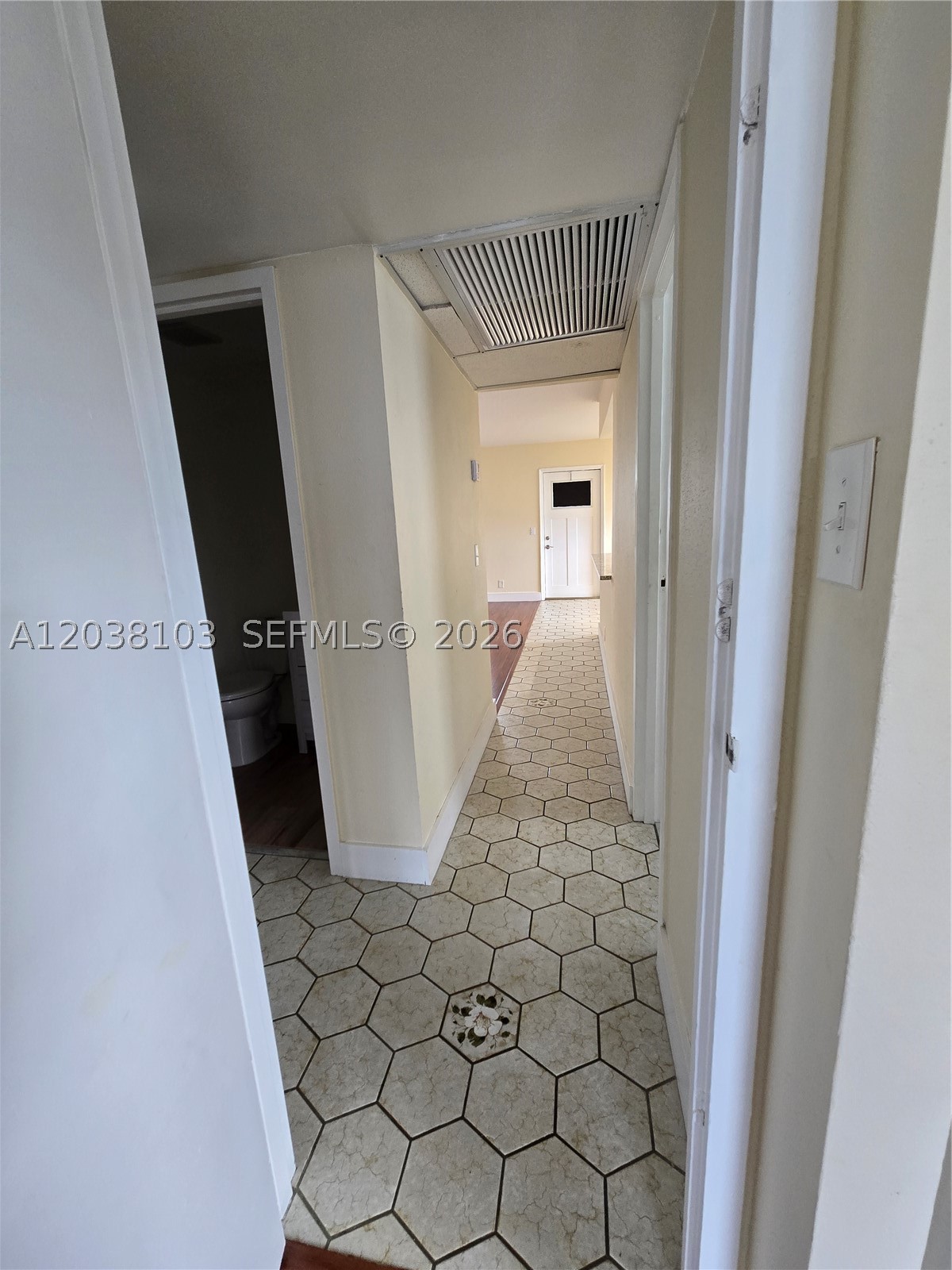 KINGS POINT SAXONY CONDOS - Residential
