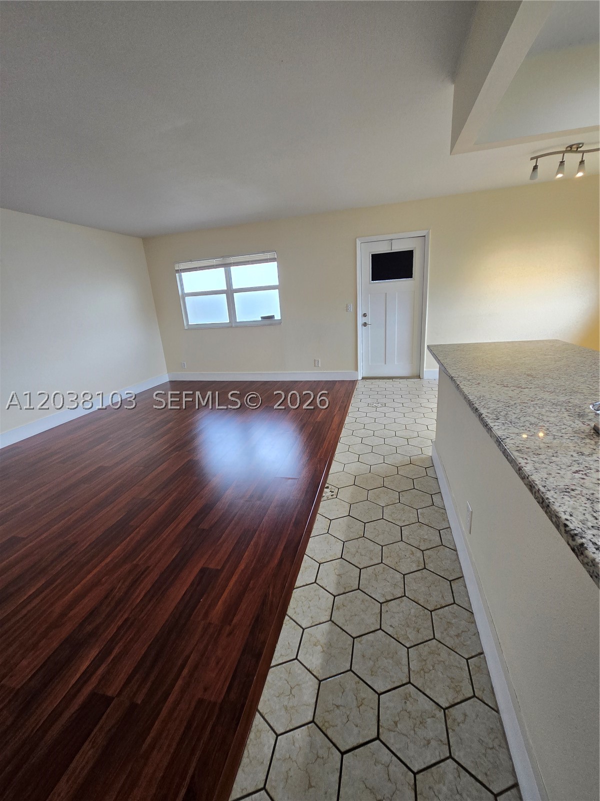 KINGS POINT SAXONY CONDOS - Residential