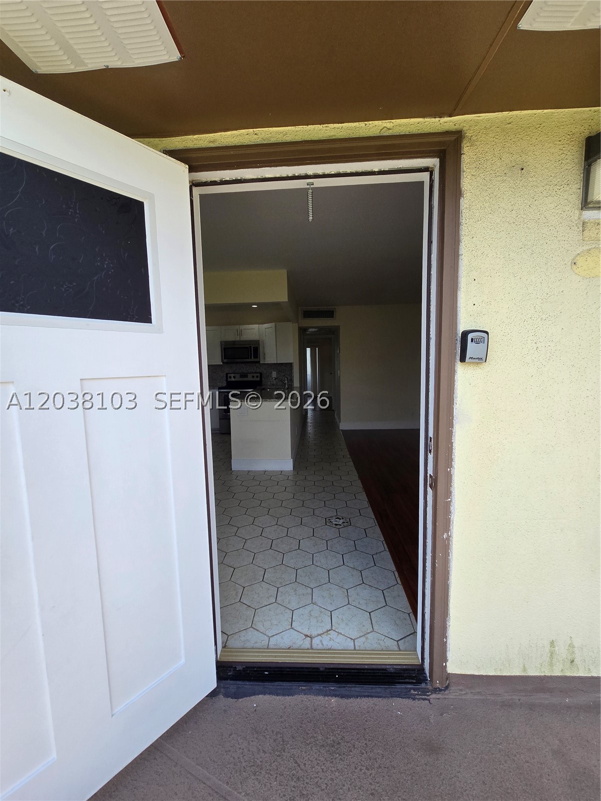 KINGS POINT SAXONY CONDOS - Residential