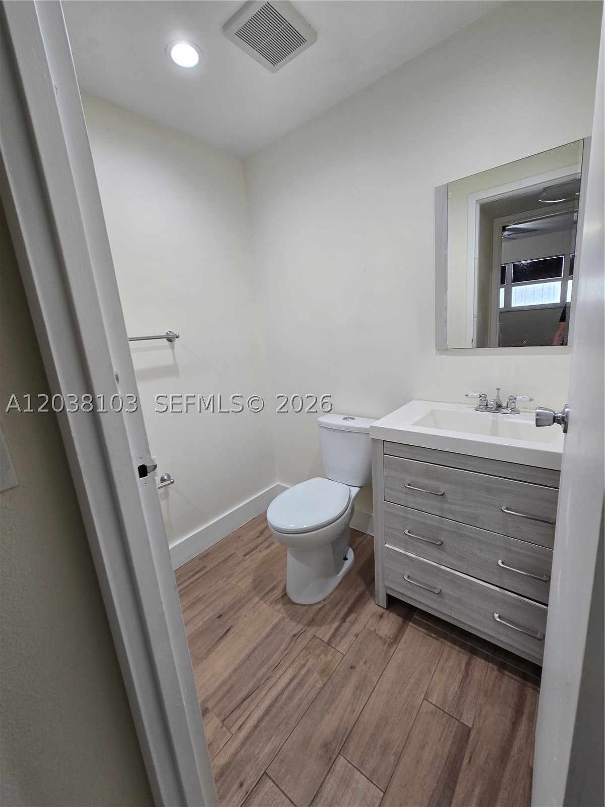 KINGS POINT SAXONY CONDOS - Residential