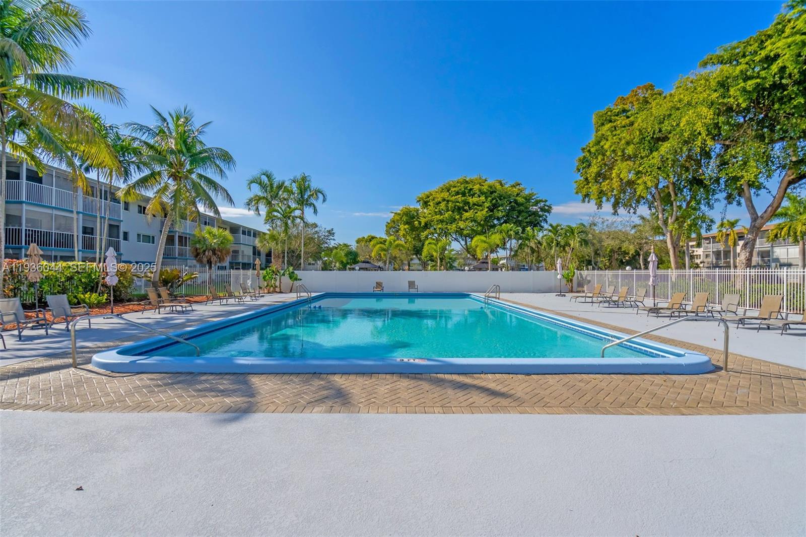 HILLCREST COUNTRY CLUB AP - Residential