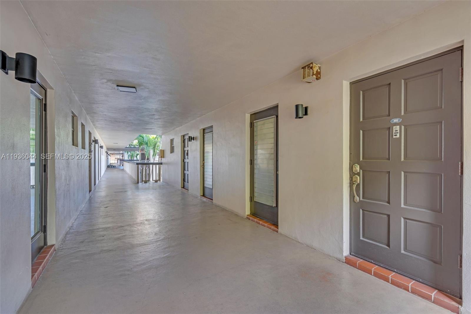 HILLCREST COUNTRY CLUB AP - Residential