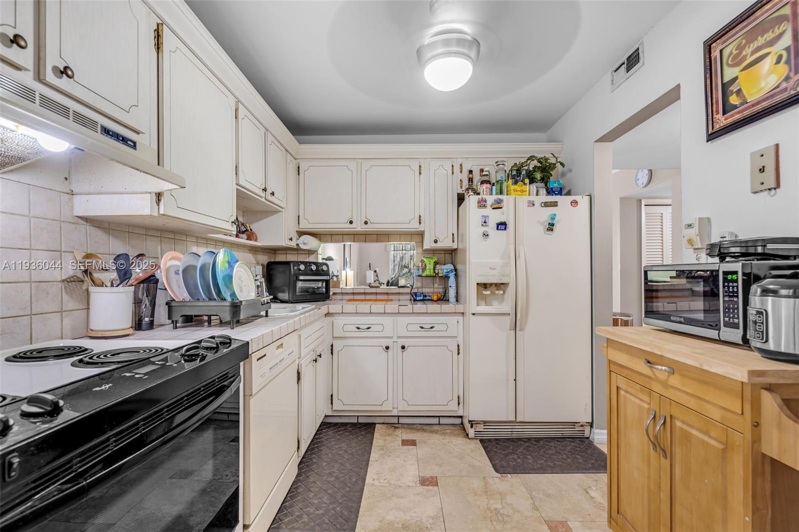 HILLCREST COUNTRY CLUB AP - Residential