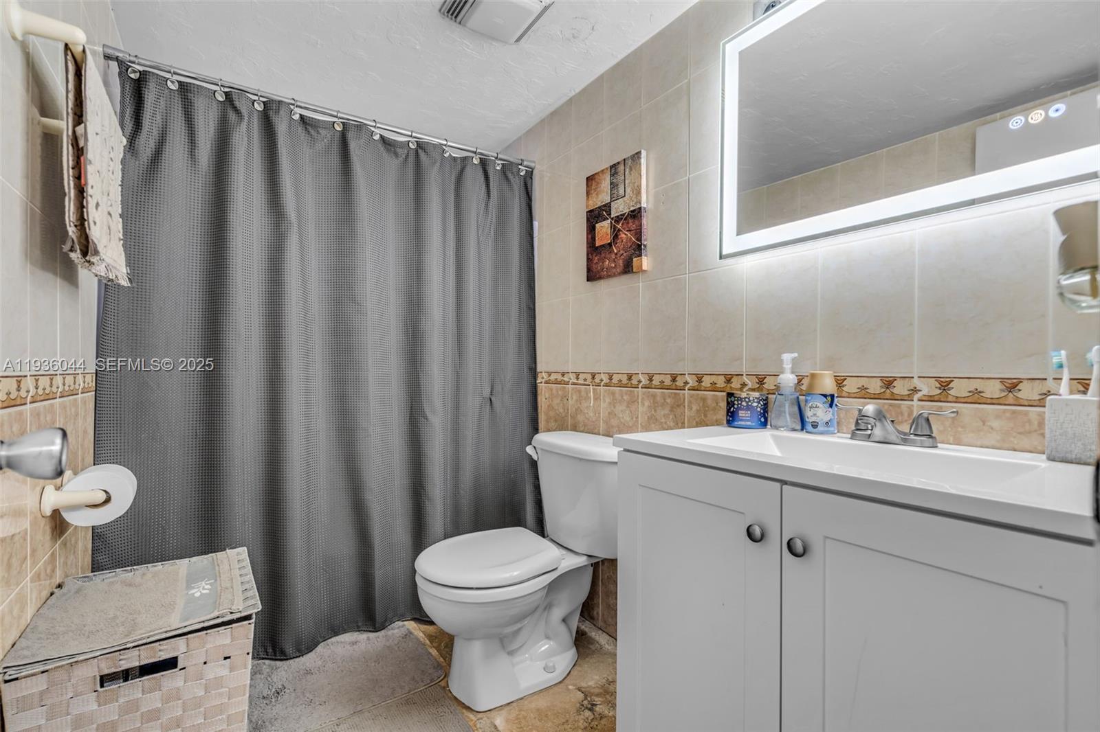 HILLCREST COUNTRY CLUB AP - Residential