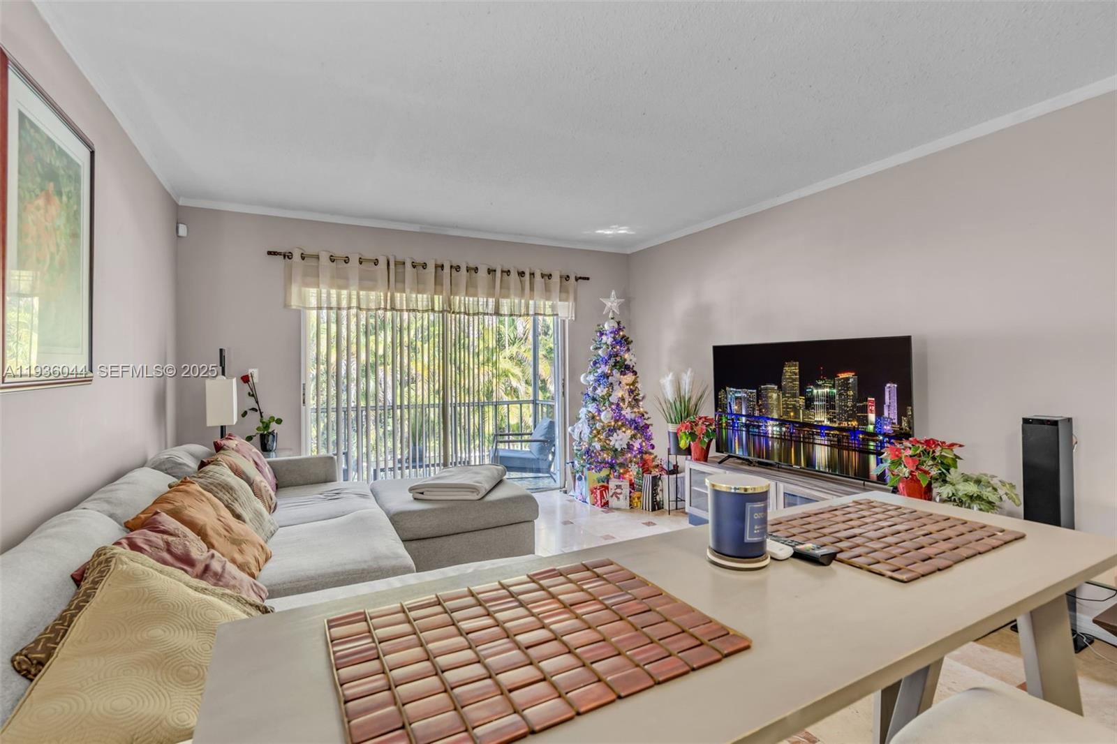 HILLCREST COUNTRY CLUB AP - Residential