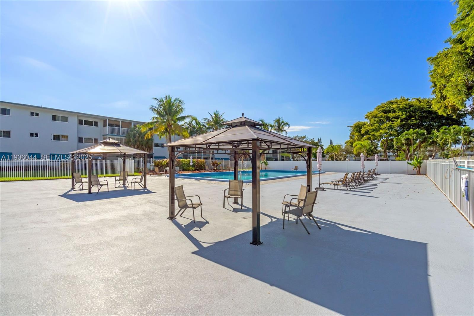 HILLCREST COUNTRY CLUB AP - Residential
