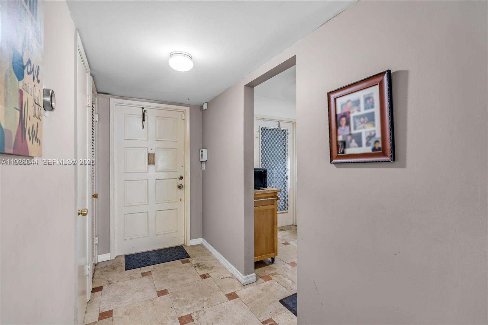 HILLCREST COUNTRY CLUB AP - Residential