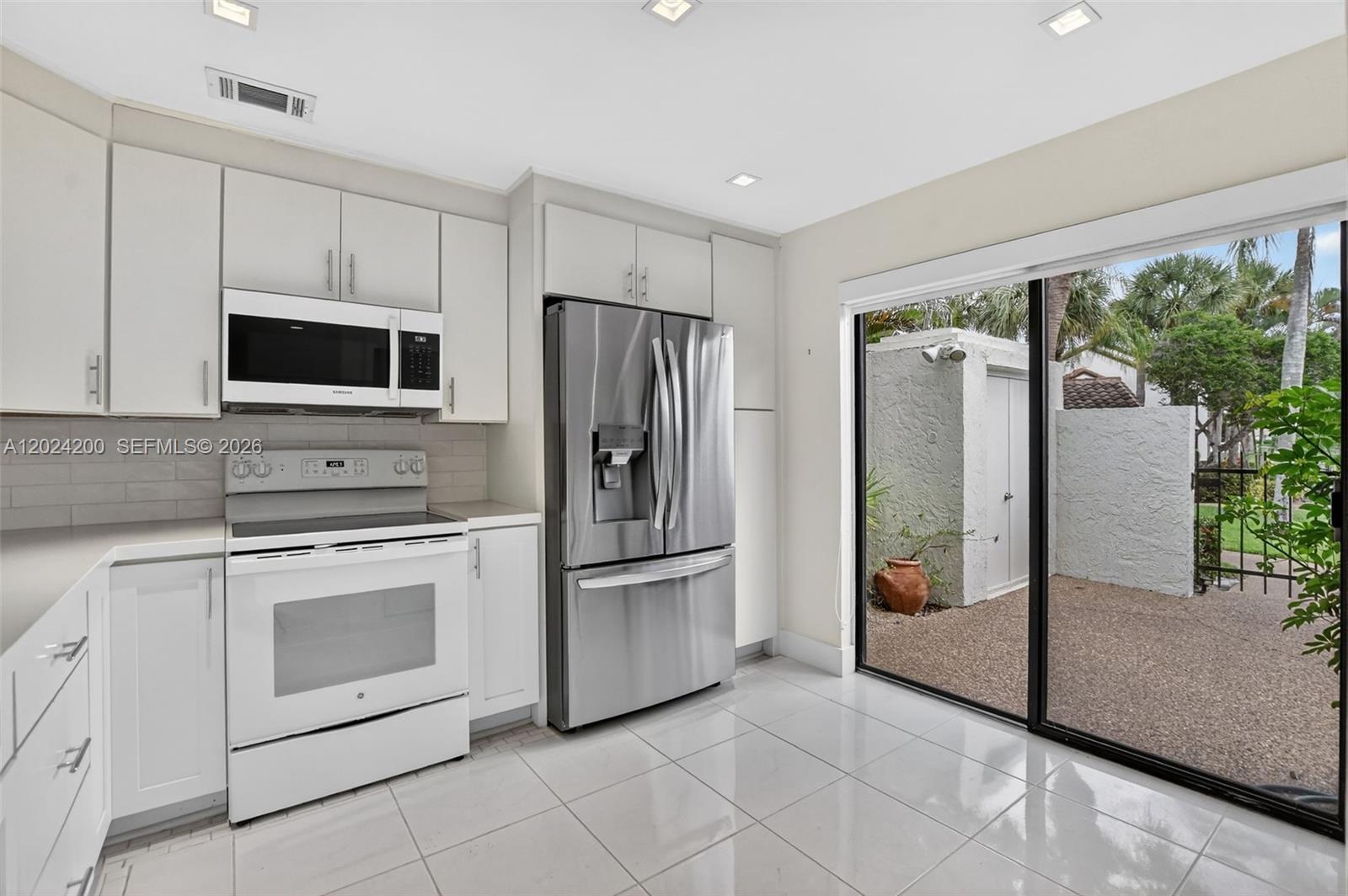 EL VIENTO AT BOCA POINTE - Residential Lease