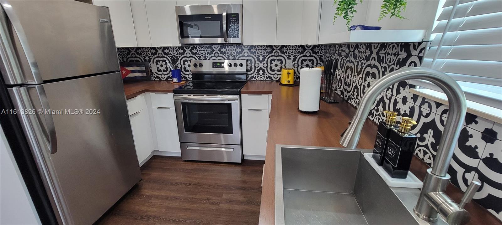 LAWRENCE EST LAND COS SUB - Residential Lease