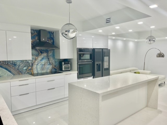 STUNNING OCEAN & INTRACOASTAL VIEWS. A 2 BEDROOM+DEN , THE WHOLE UNIT WAS COMPLETELY RENOVATED TO THE HIGHEST STANDARDS, 2.5 BATHS
WITH PORCELAIN FLOORS. BEAUTIFUL OPEN KITCHEN, PORCELAIN FLOORS THROUGHOUT THE WHOLE UNIT. DEN CAN CONVERT TO A 3RD BEDROOM
(CURRENTLY USE AS FAMILY ROOM) . . ONE OF THE BEST LAYOUTS IN THE BUILDING WHICH OFFERS 2 COMMUNITY POOLS, OUTSTANDING SPA & GYM FULLY
RENOVATED, SPA, MARINA, 24HR SECURITY, VALET, KIDS ROOM, MINUTES FROM SCHOOLS, RESTAURANTS, AVENTURA MALL, BEACHES & MORE. **PRIVATE
MARINA FOR BOATS ,SPACES CAN BE RENTED OR PURCHASED** for showing instructions please contact agent!!