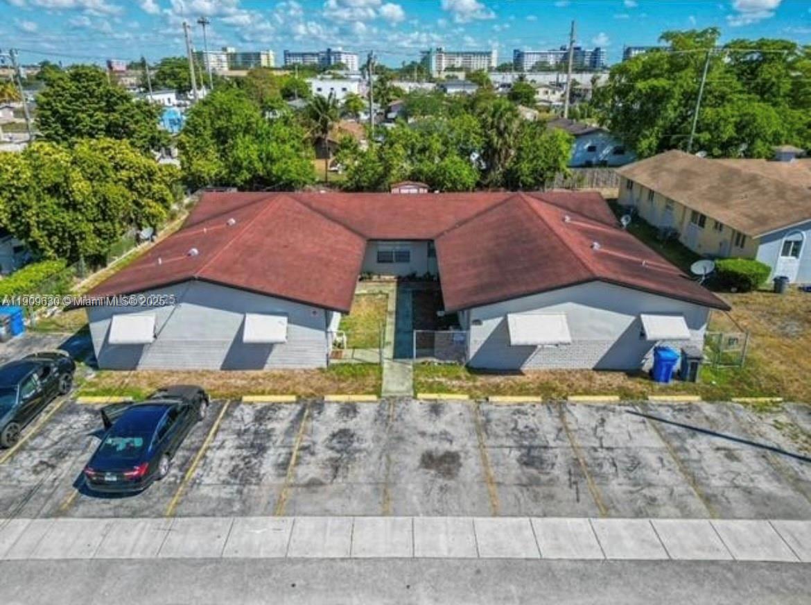 Unlock the potential of this outstanding investment opportunity in west park Hollywood, this fully occupied five-unit commercial multifamily building features a total of 10 beds and 5 baths configuration 2 bedroom/1 bath. Making it a prime asset for any investor seeking study rental income. NEW ROOF! each unit has separate utility meter, 10 dedicated parking space. big back yard.