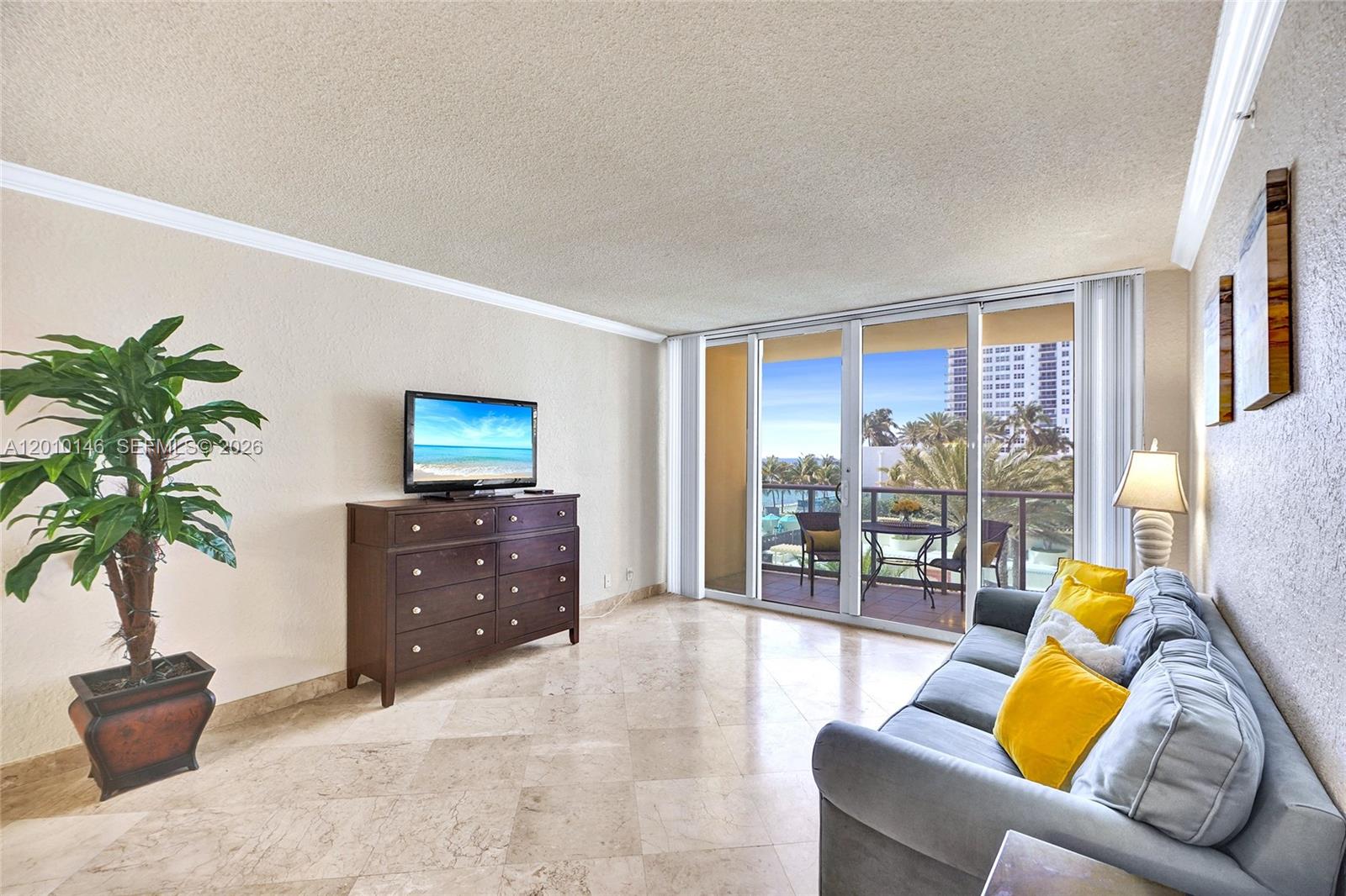 WAVE CONDO - Residential