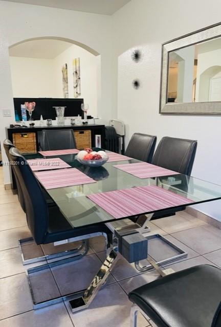 KENDALL BREEZE SOUTH - Residential Lease