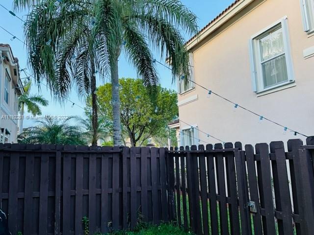 KENDALL BREEZE SOUTH - Residential Lease