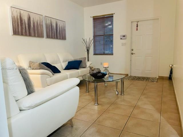 KENDALL BREEZE SOUTH - Residential Lease