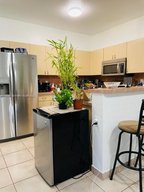 KENDALL BREEZE SOUTH - Residential Lease