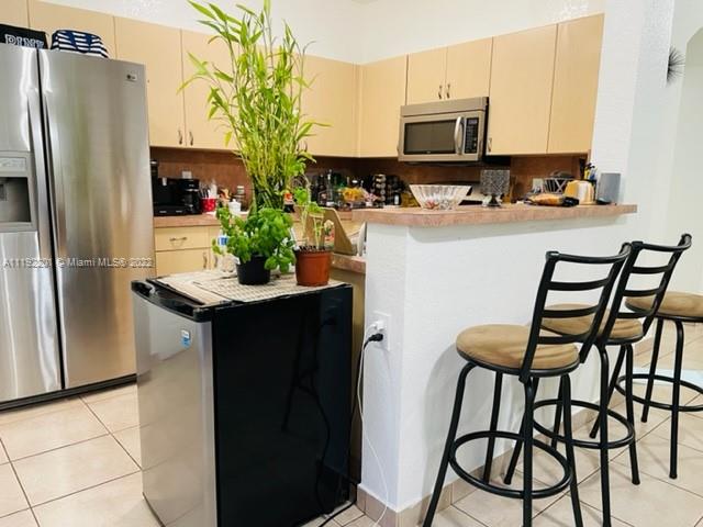 KENDALL BREEZE SOUTH - Residential Lease