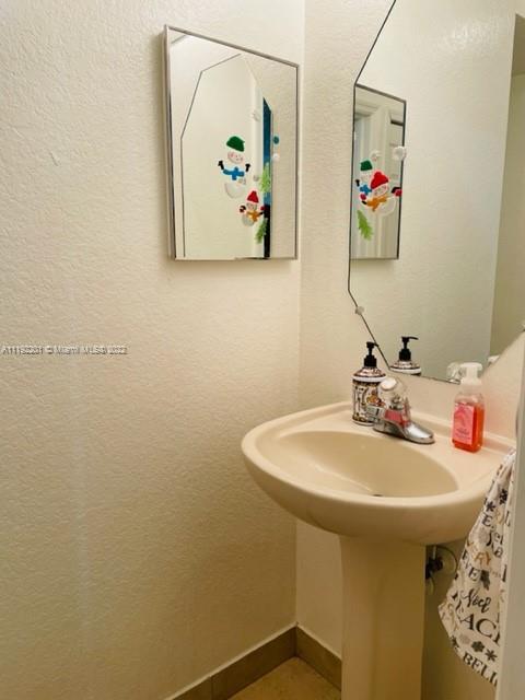 KENDALL BREEZE SOUTH - Residential Lease