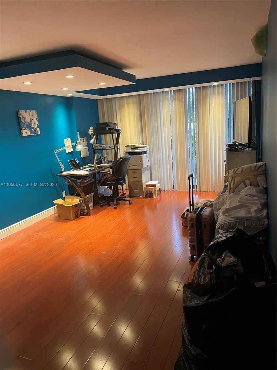 200 LESLIE CONDO - Residential