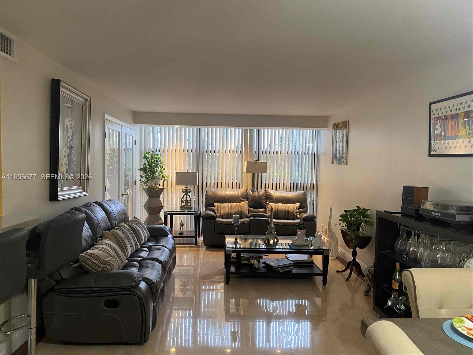 200 LESLIE CONDO - Residential