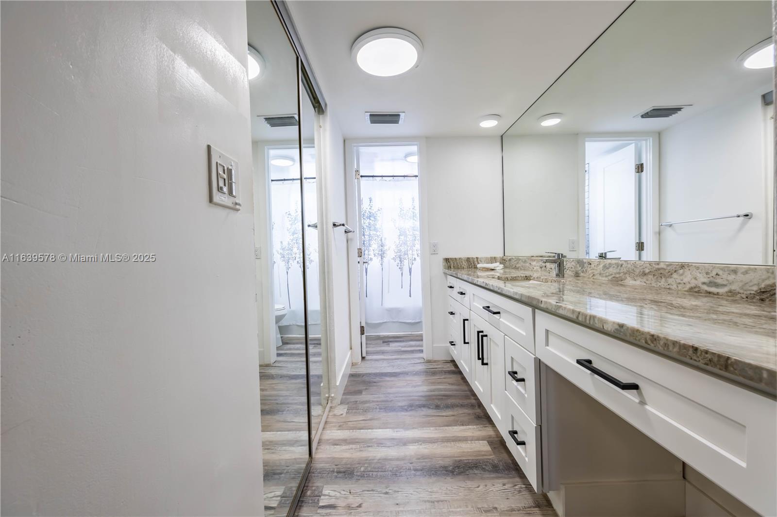 DIAMOND CONDO - Residential