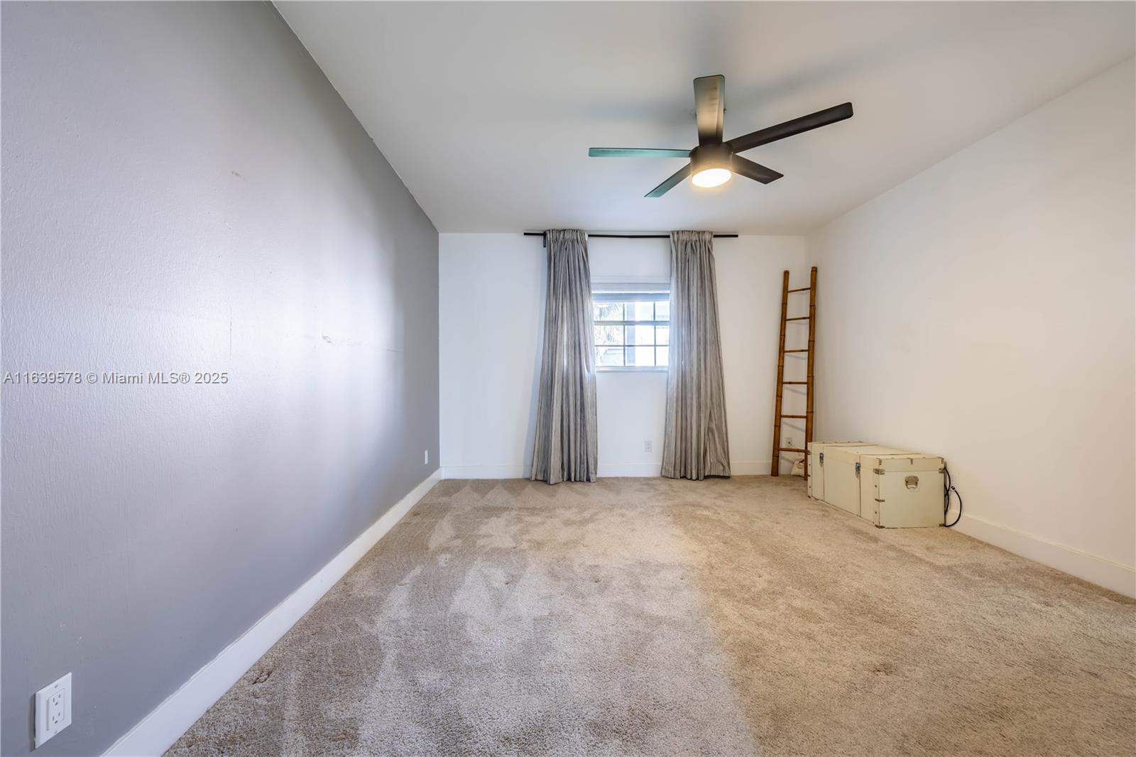DIAMOND CONDO - Residential