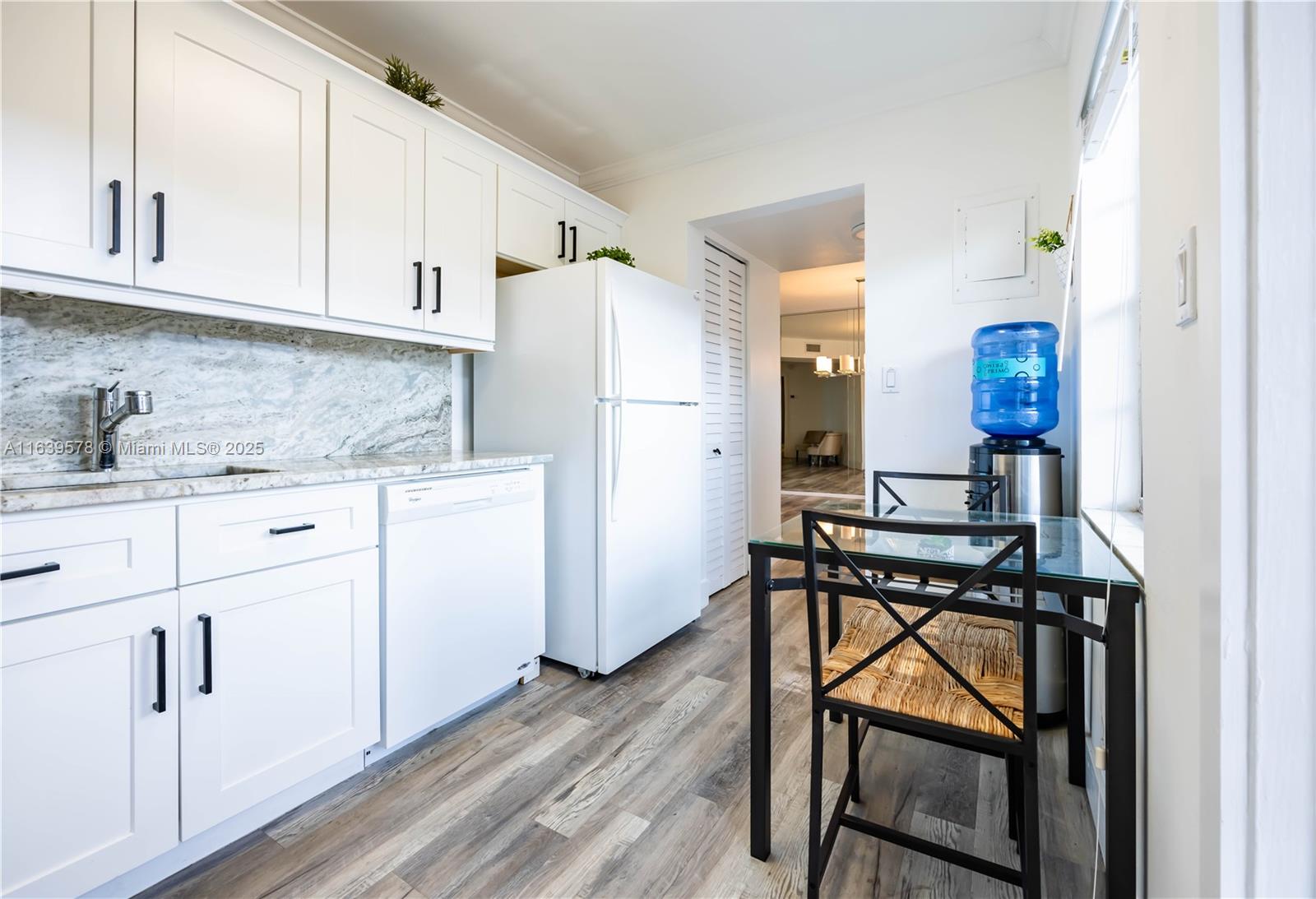DIAMOND CONDO - Residential