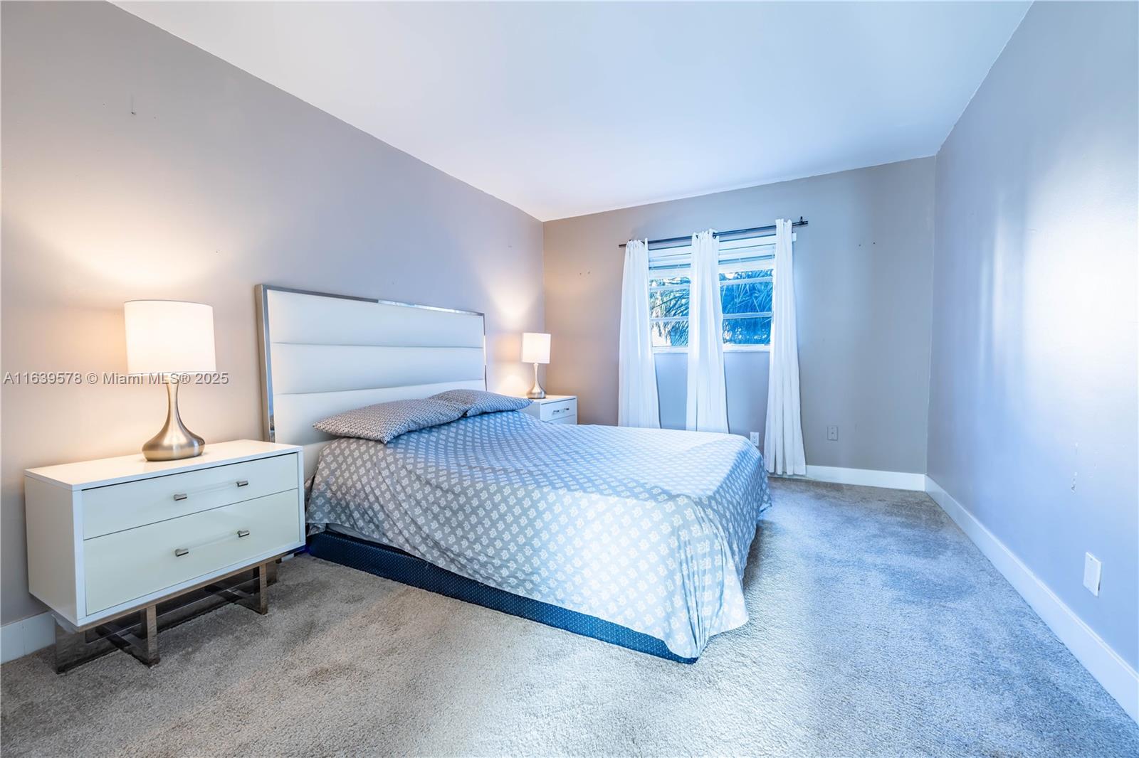 DIAMOND CONDO - Residential
