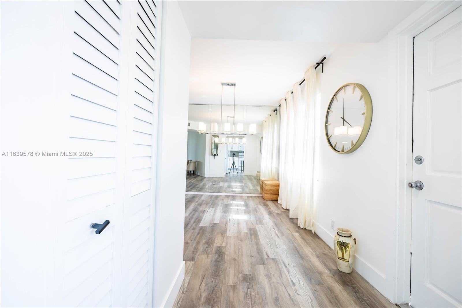 DIAMOND CONDO - Residential