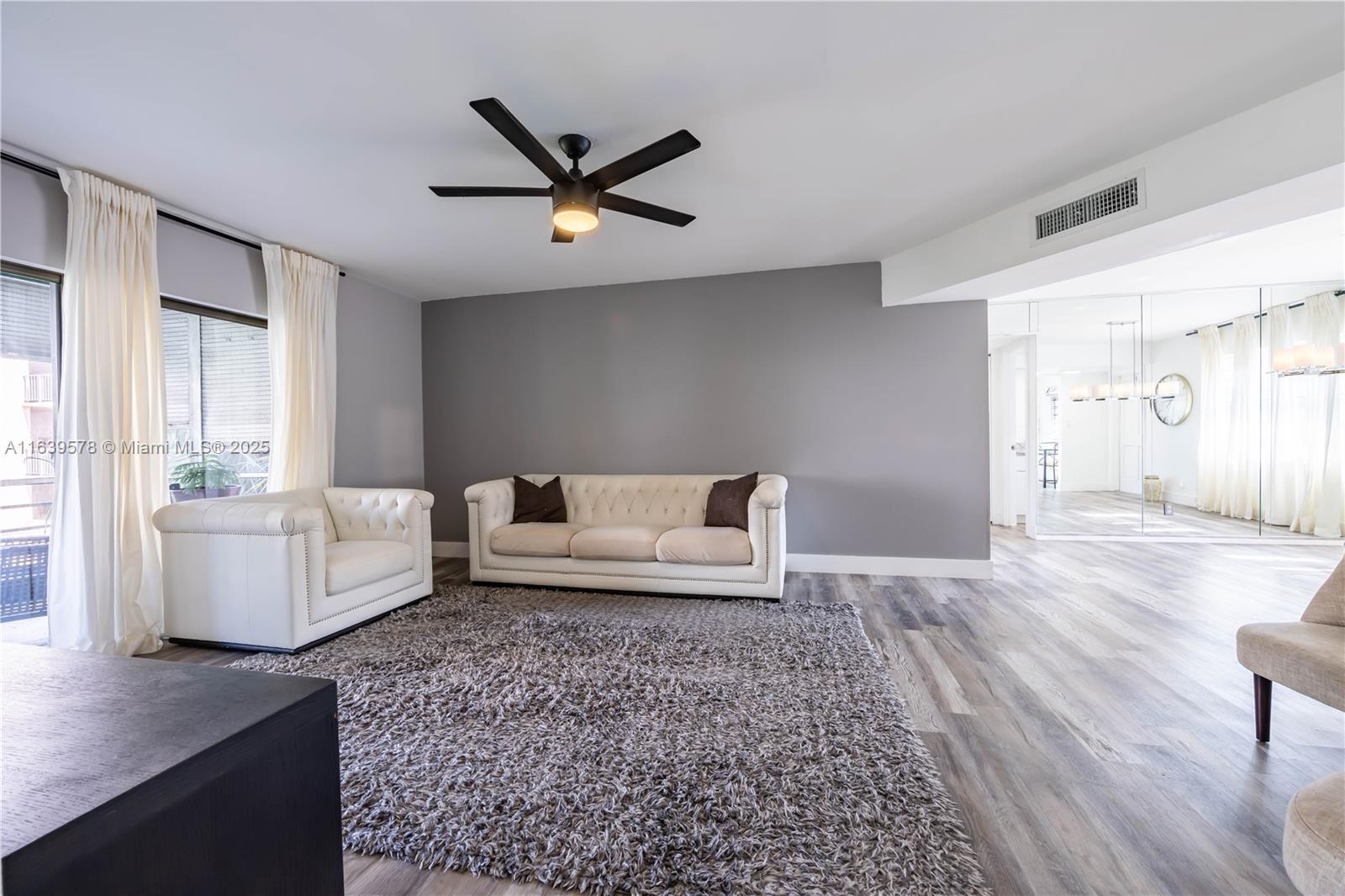 DIAMOND CONDO - Residential