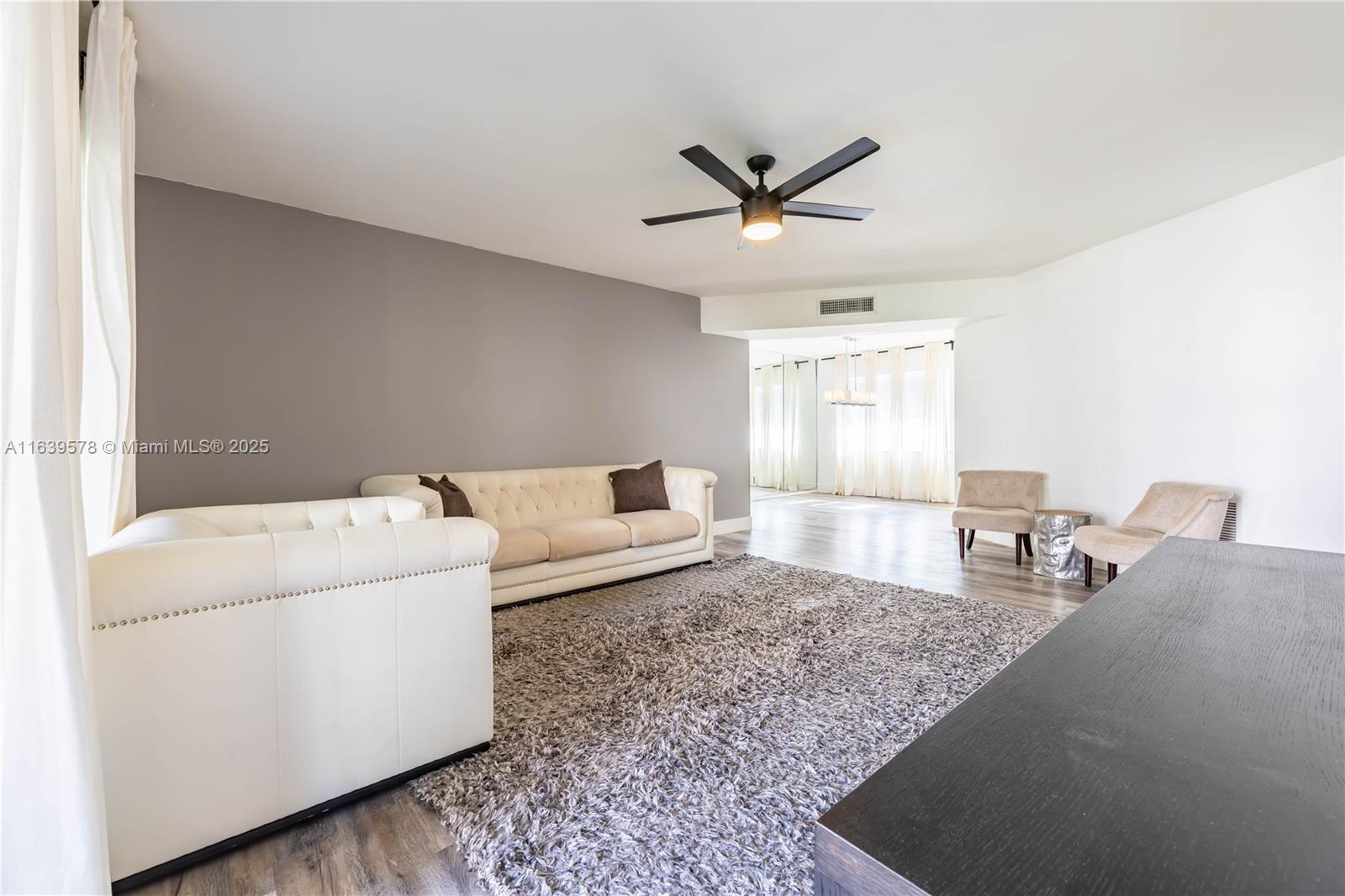 DIAMOND CONDO - Residential