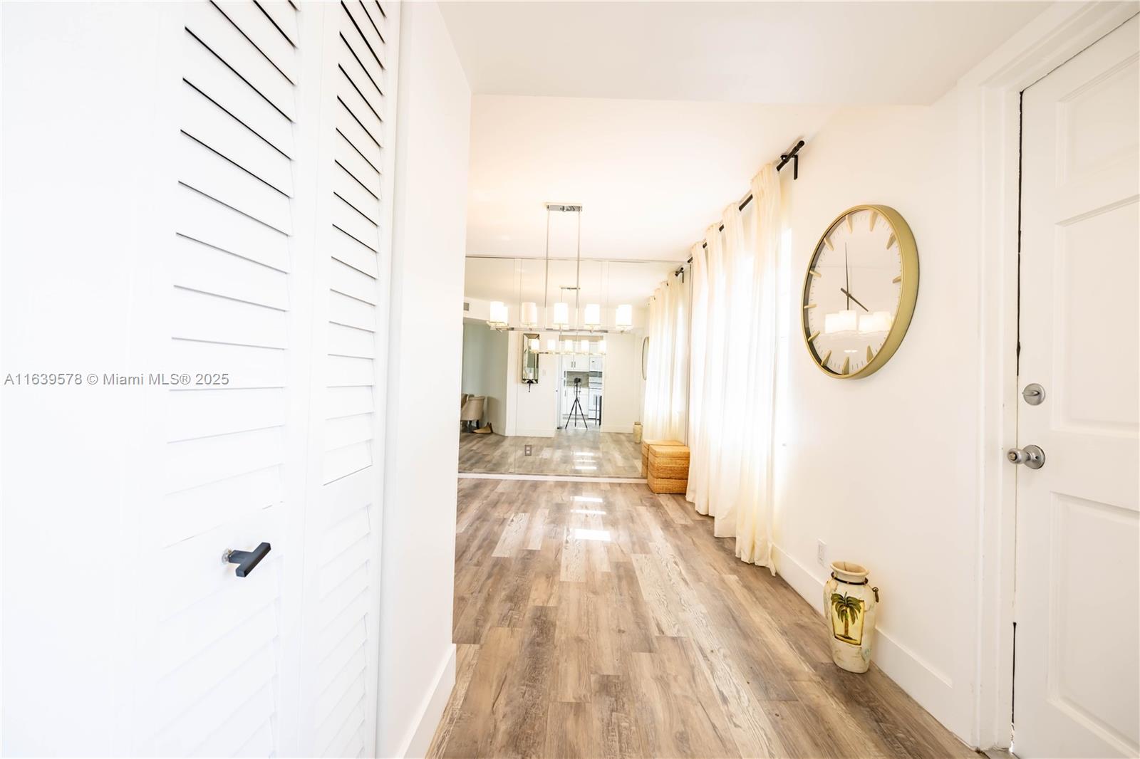 DIAMOND CONDO - Residential