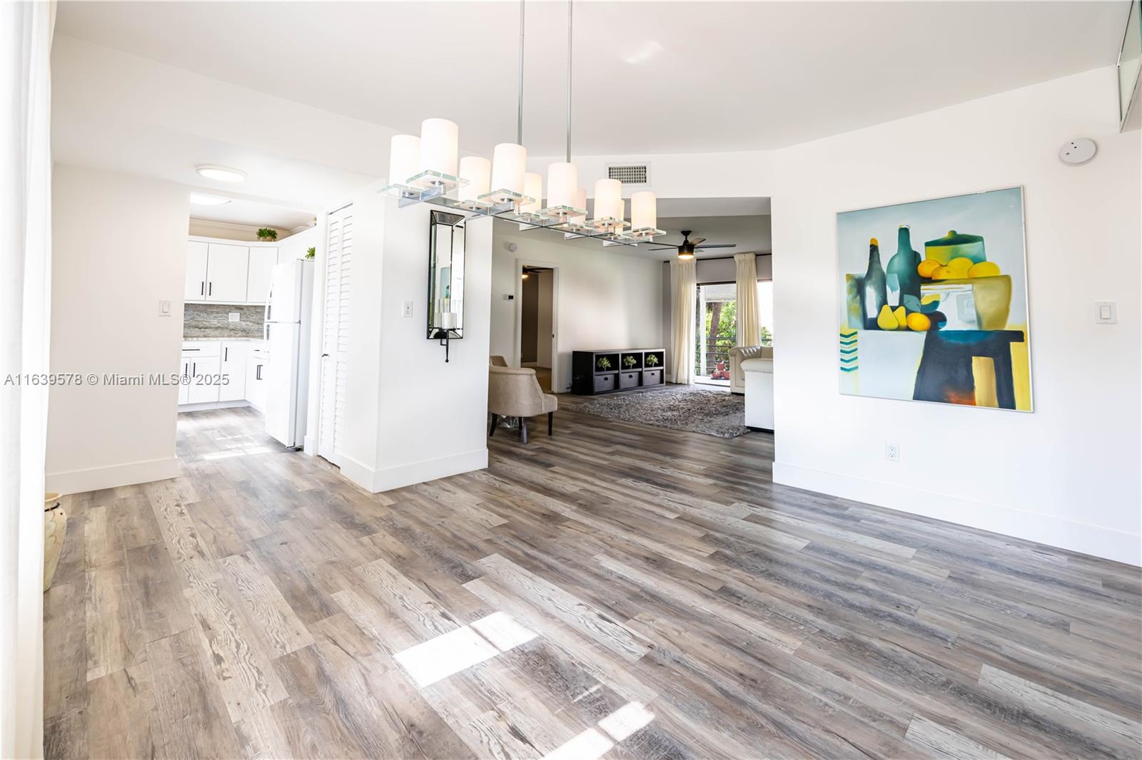 DIAMOND CONDO - Residential