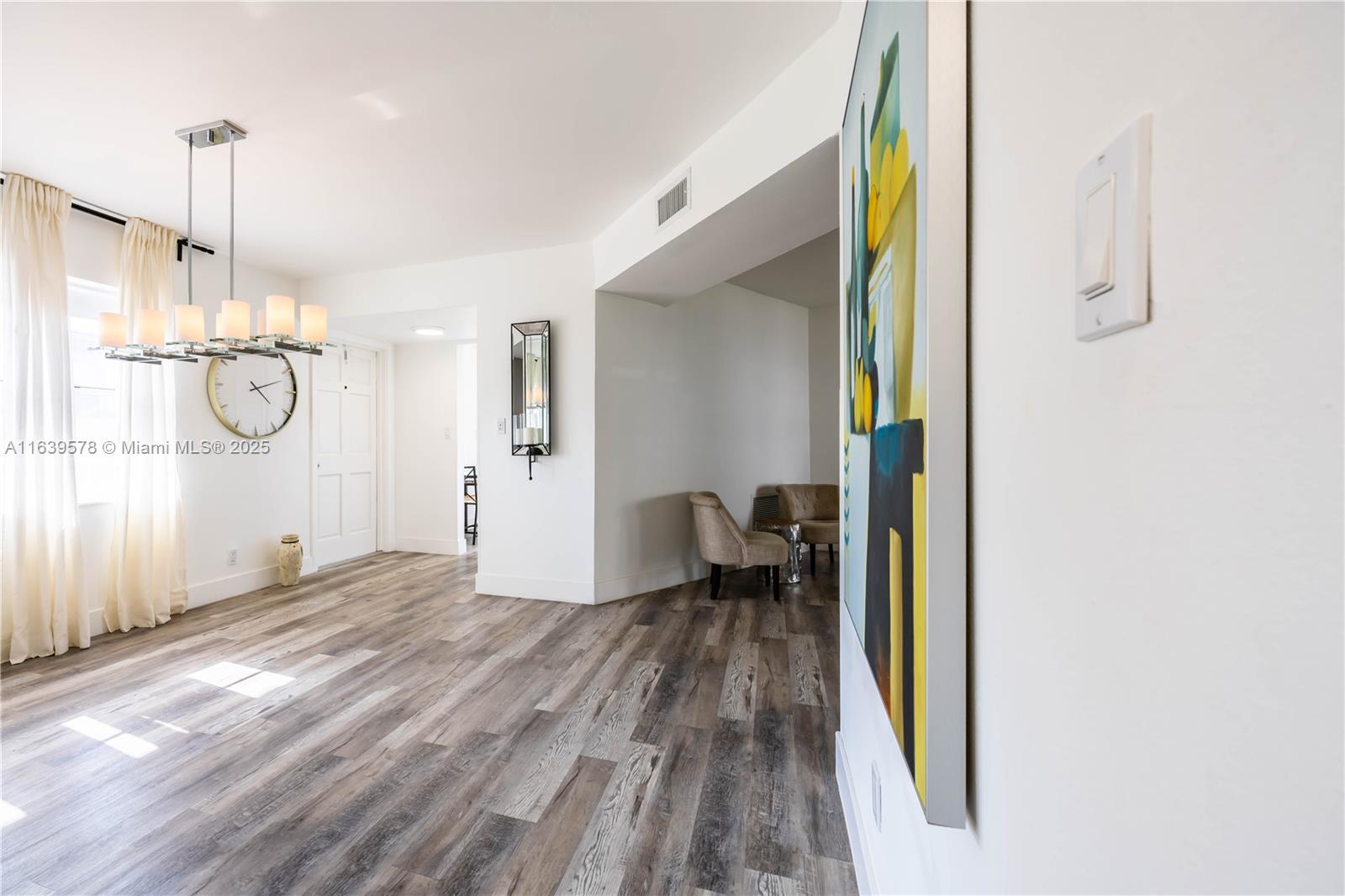 DIAMOND CONDO - Residential