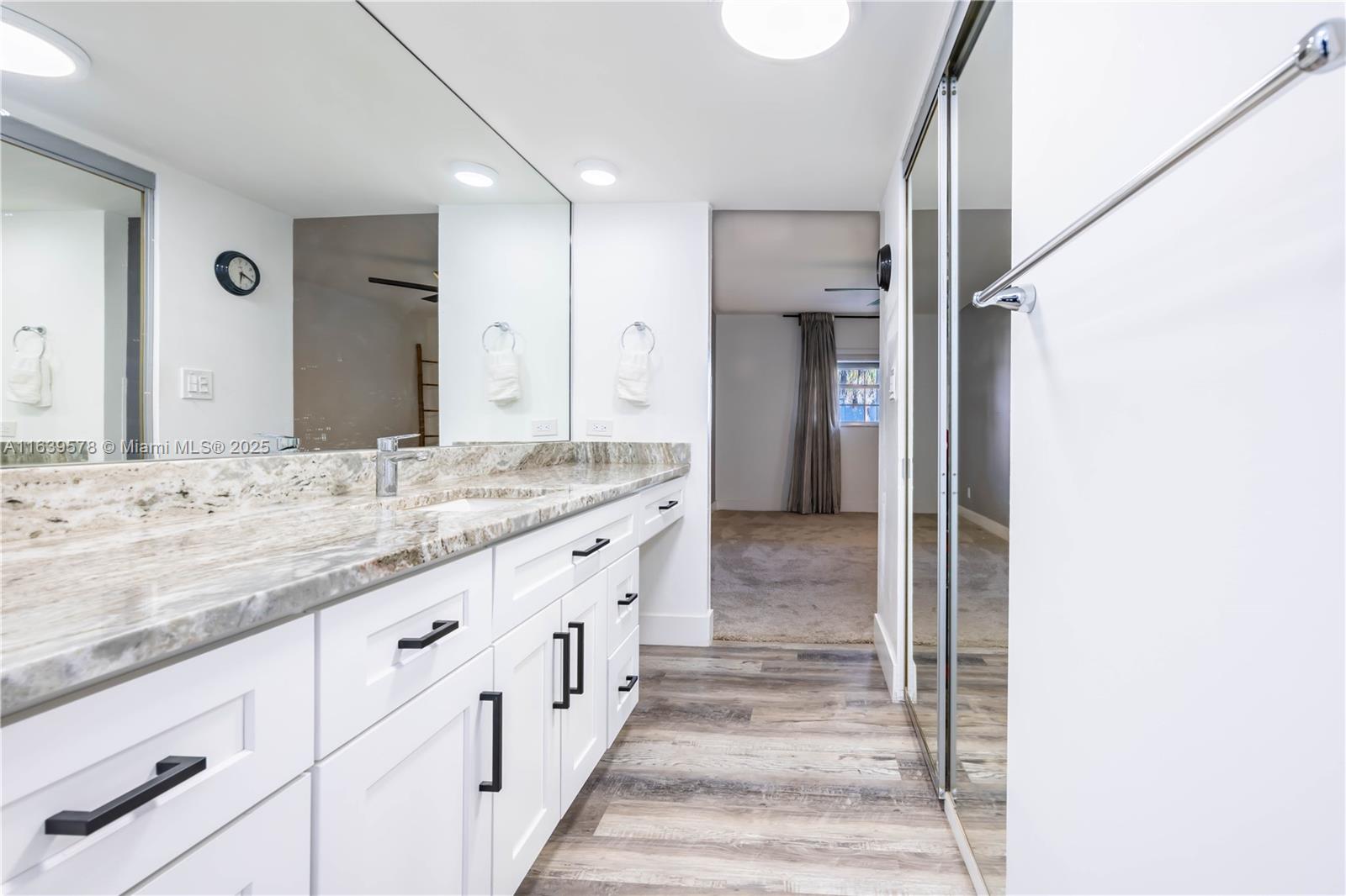 DIAMOND CONDO - Residential