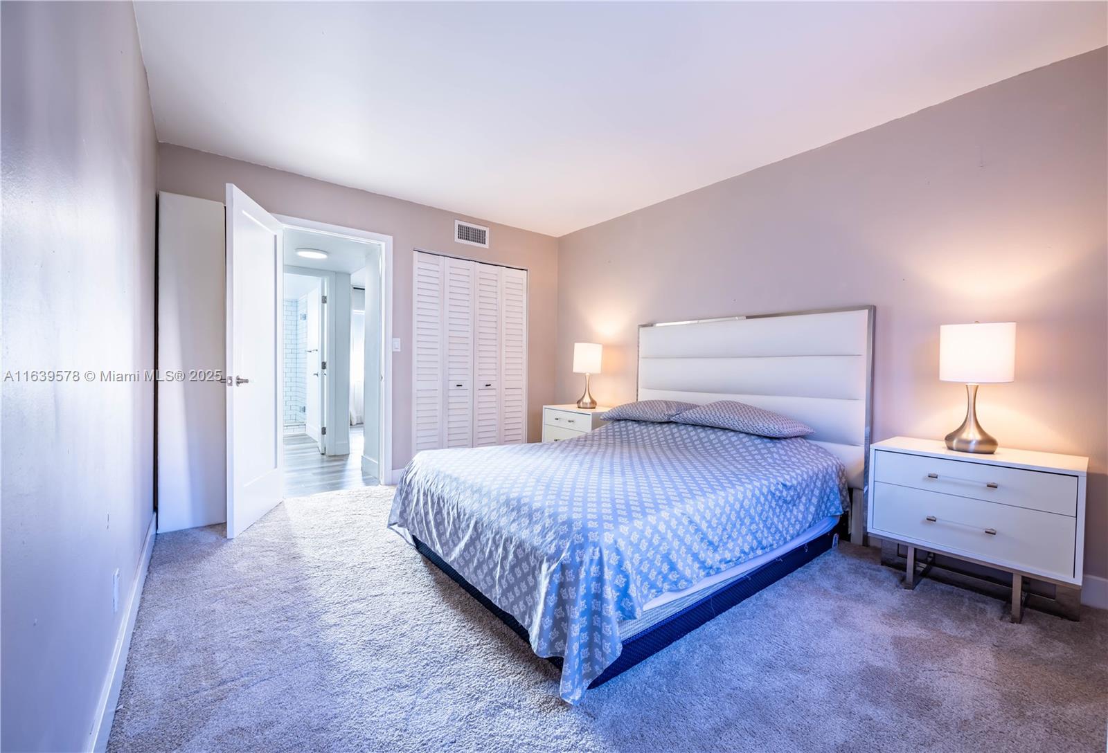 DIAMOND CONDO - Residential