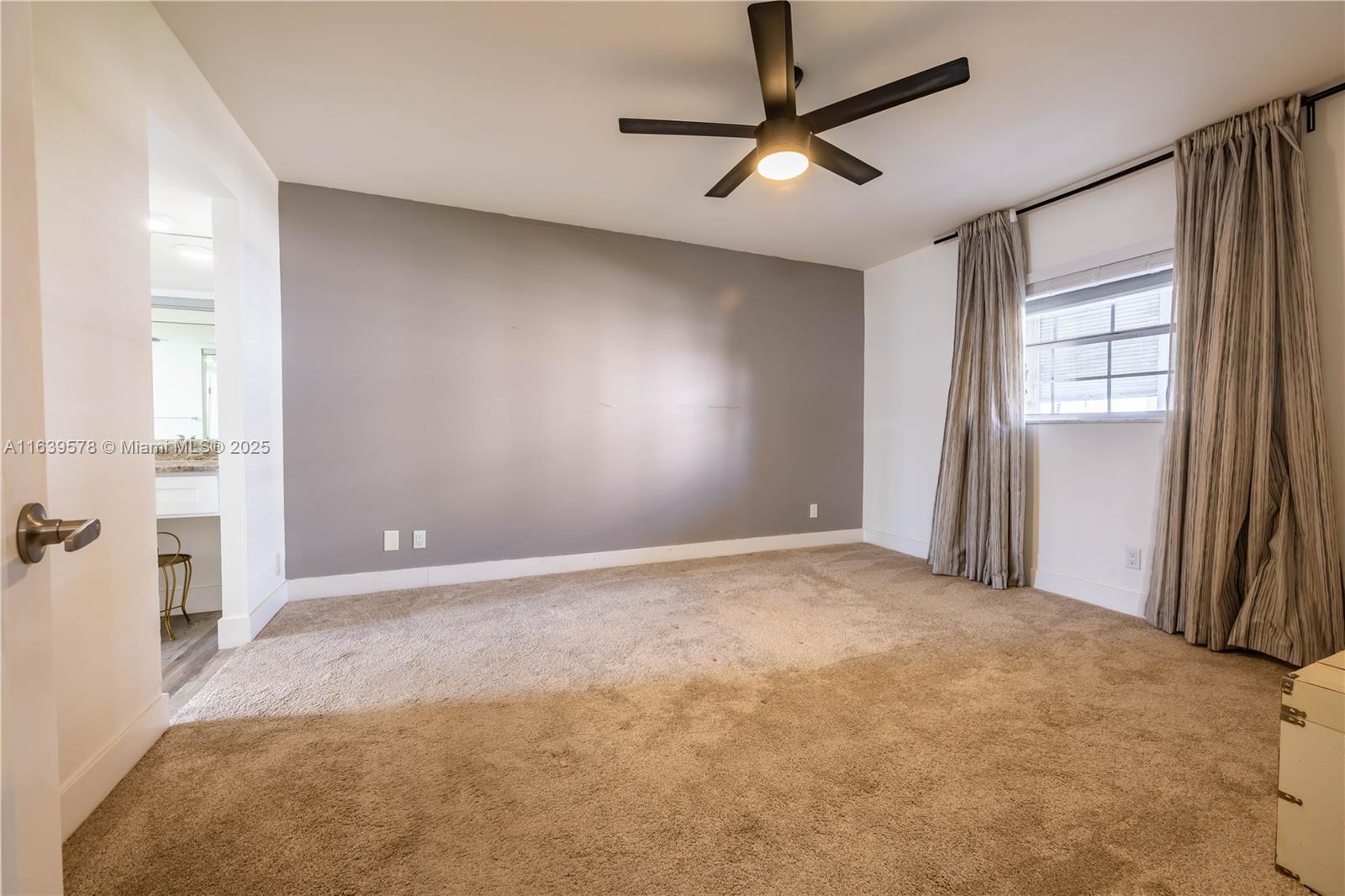 DIAMOND CONDO - Residential