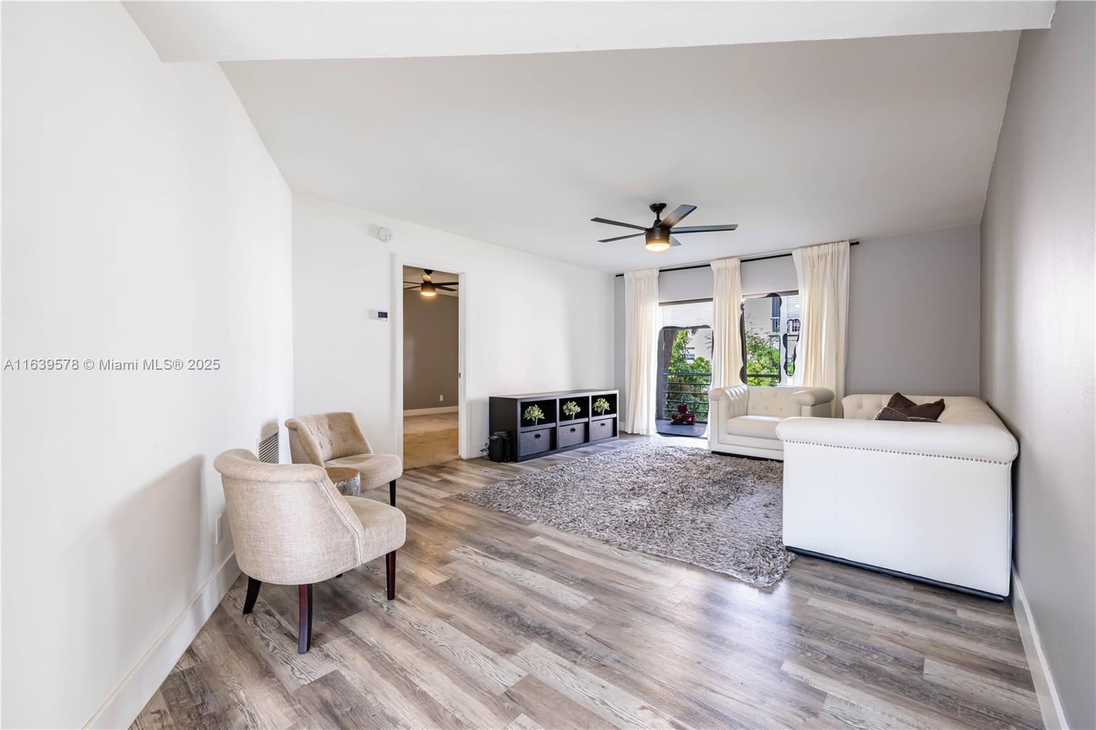 DIAMOND CONDO - Residential