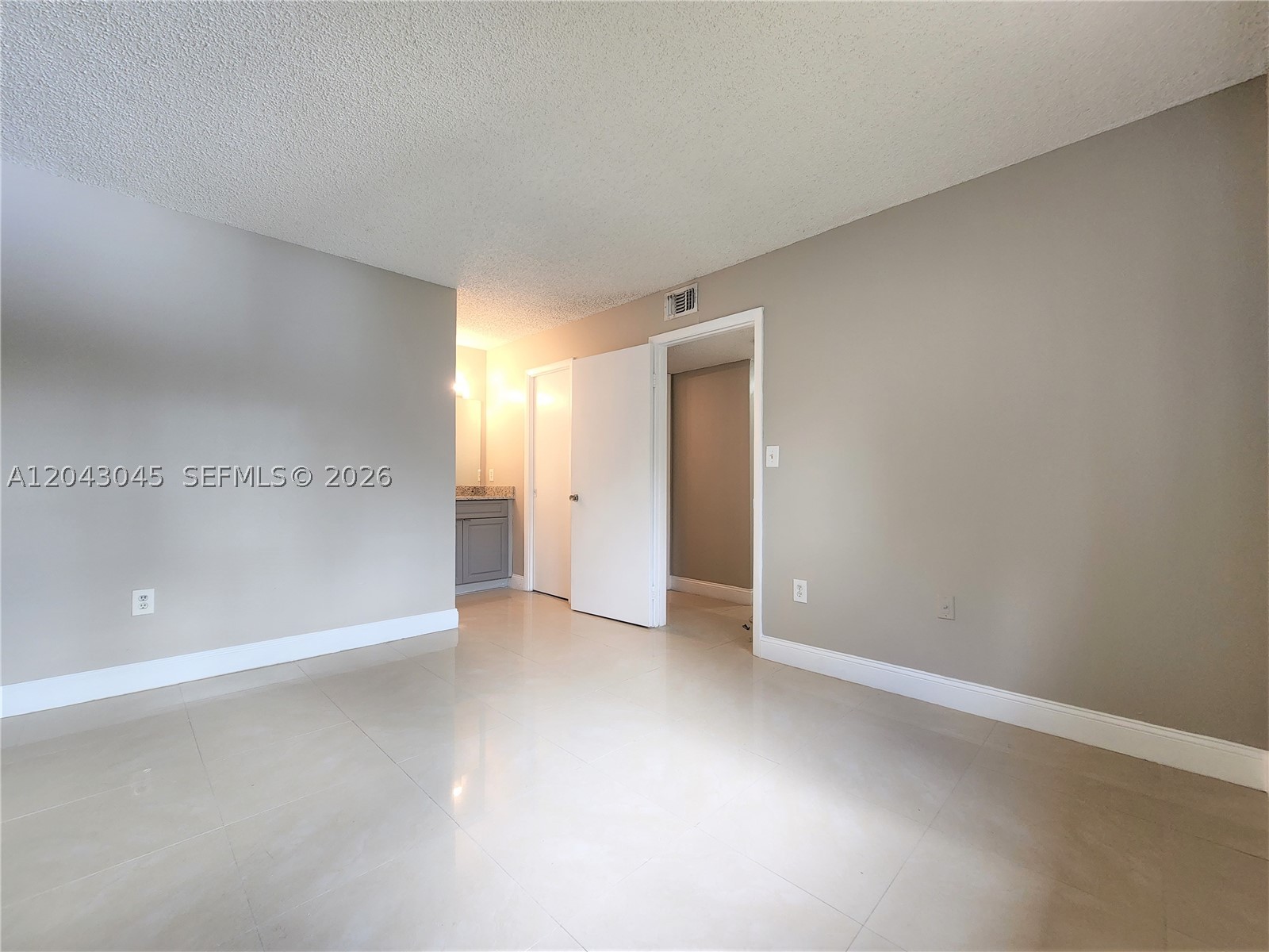 PALMS OF PEMBROKE CONDO - Residential Lease